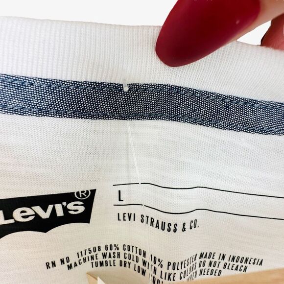 Levi’s White Lightweight Short Sleeve Pocket Tee NWT - Picture 5 of 6